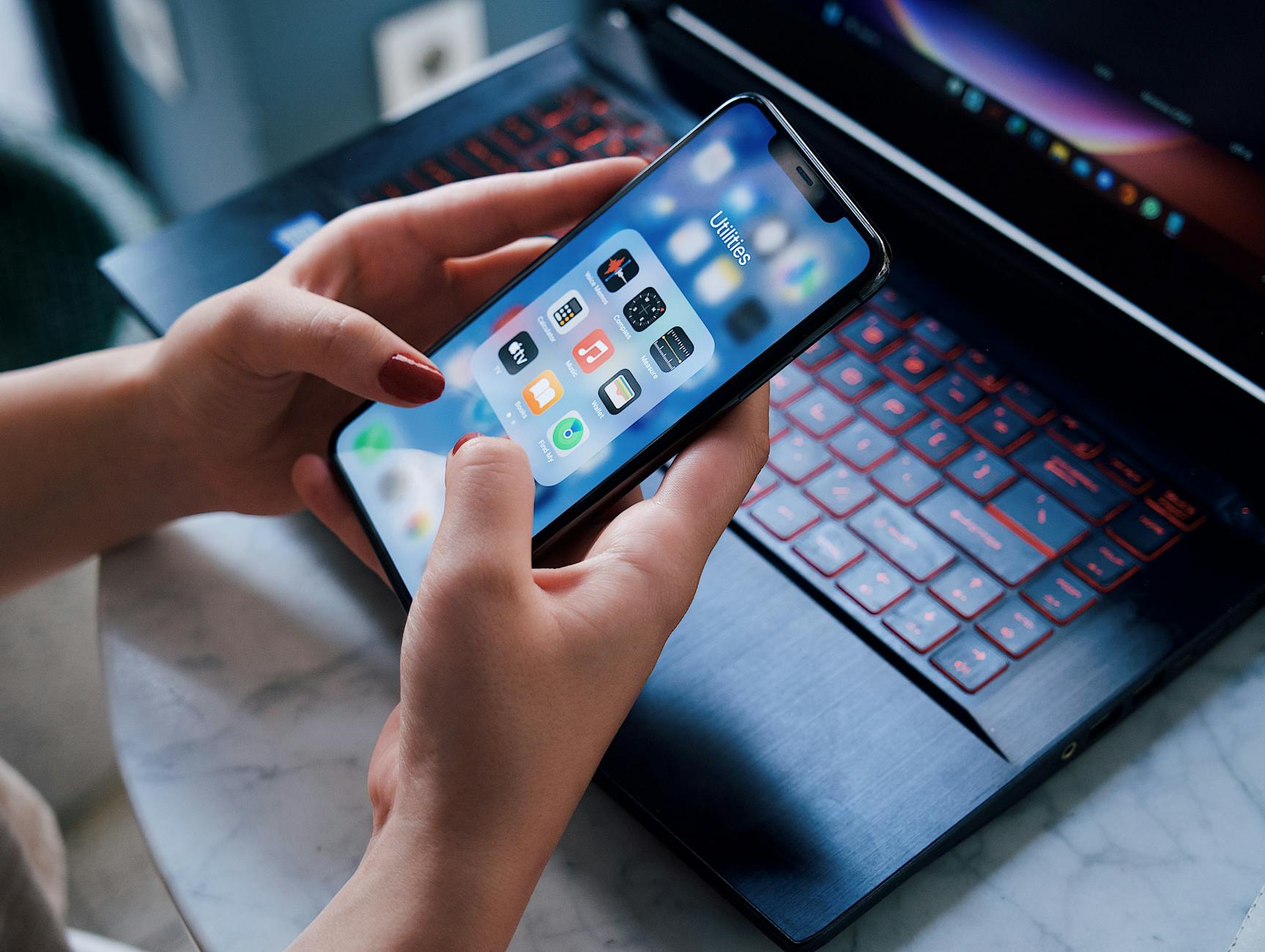 WPS官方品牌视觉与办公场景